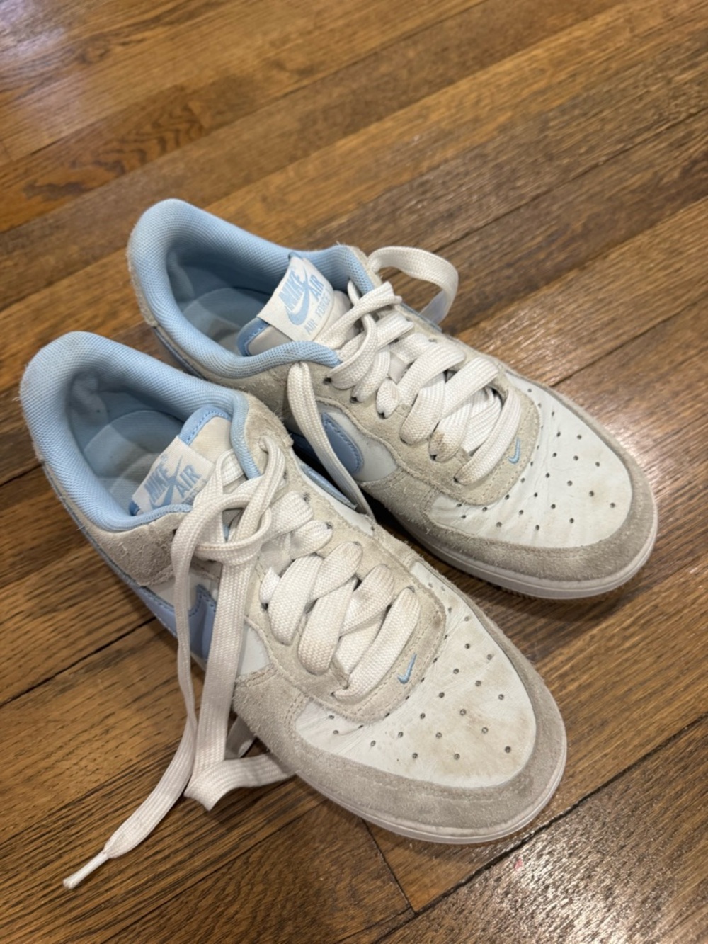 Nike Low-Top Sneakers in White and Light Blue